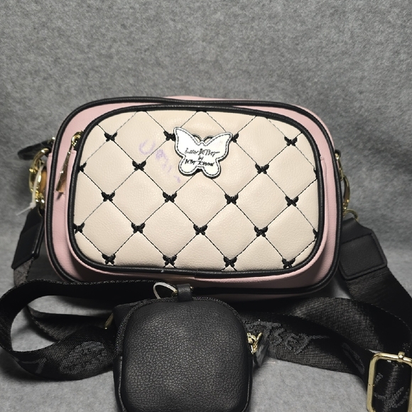 Pochette LUV BETSEY – Betsey Johnson – Blanc Chat Avec Ailes – Fausse Fourrure